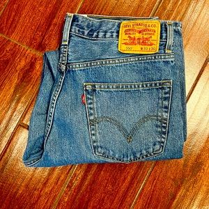 Levi’s 550 Mens relaxed fit jeans. Used like new